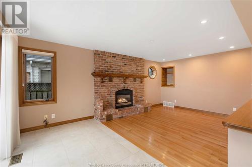 385 Lakeview Drive, Lakeshore, ON - Indoor Photo Showing Living Room With Fireplace