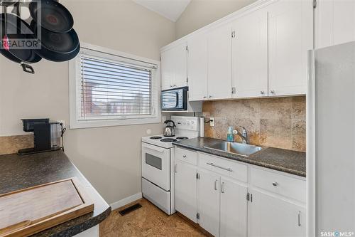 27 331 Pendygrasse Road, Saskatoon, SK - Indoor Photo Showing Kitchen