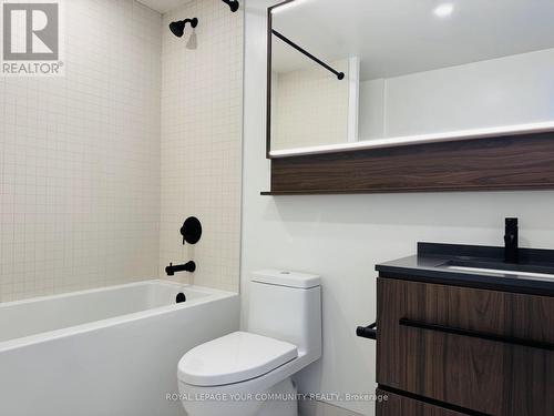 1017 - 425 Front Street E, Toronto, ON - Indoor Photo Showing Bathroom