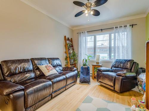 Living room - 9029 Av. Henri-Julien, Montréal (Ahuntsic-Cartierville), QC - Indoor Photo Showing Living Room