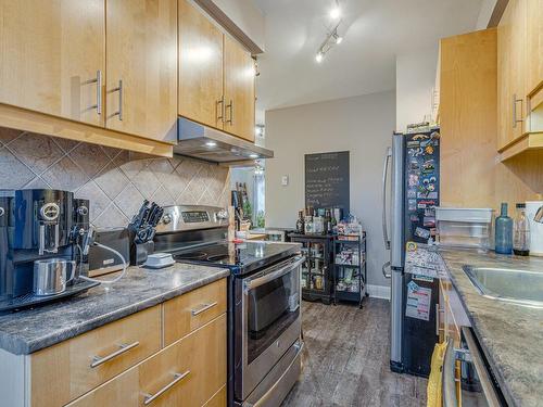 Kitchen - 9029 Av. Henri-Julien, Montréal (Ahuntsic-Cartierville), QC - Indoor Photo Showing Kitchen