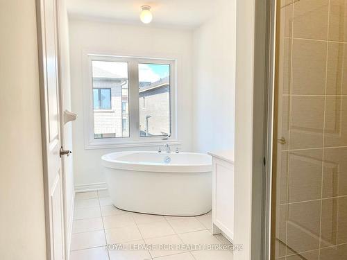 32 Dockside Way, Whitby, ON - Indoor Photo Showing Bathroom