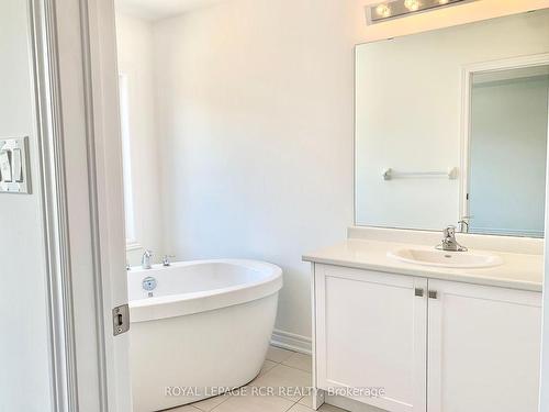 32 Dockside Way, Whitby, ON - Indoor Photo Showing Bathroom