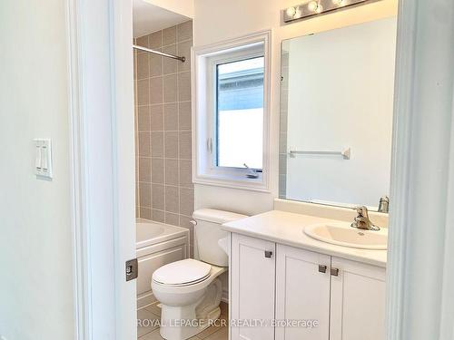 32 Dockside Way, Whitby, ON - Indoor Photo Showing Bathroom