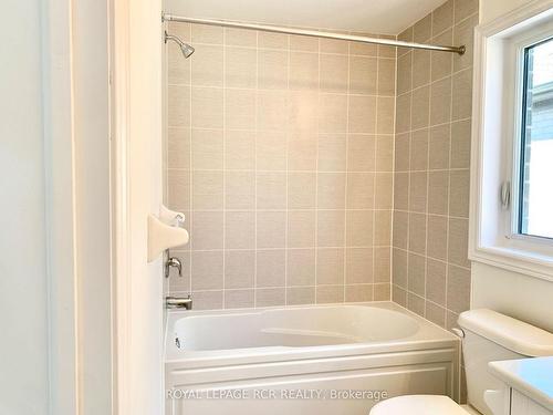 32 Dockside Way, Whitby, ON - Indoor Photo Showing Bathroom