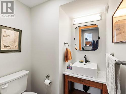 2 Scotia Lane, Whitehorse, YT - Indoor Photo Showing Bathroom