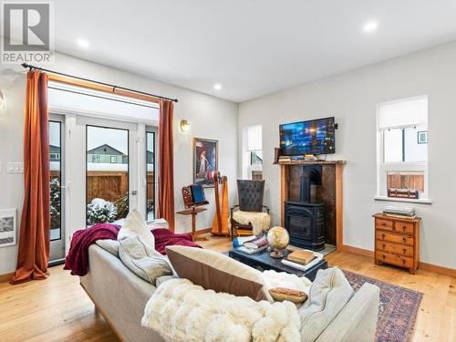 2 Scotia Lane, Whitehorse, YT - Indoor Photo Showing Living Room With Fireplace