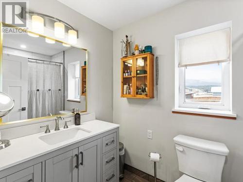 2 Scotia Lane, Whitehorse, YT - Indoor Photo Showing Bathroom