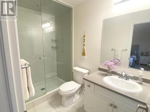 3302 Carding Mill Trail, Oakville, ON - Indoor Photo Showing Bathroom