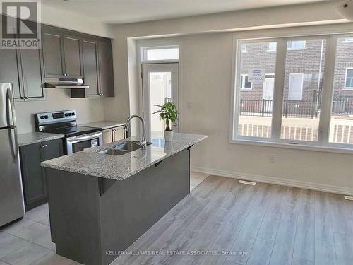 3302 Carding Mill Trail, Oakville, ON - Indoor Photo Showing Kitchen With Stainless Steel Kitchen With Double Sink With Upgraded Kitchen