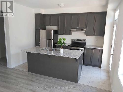 3302 Carding Mill Trail, Oakville, ON - Indoor Photo Showing Kitchen With Stainless Steel Kitchen With Upgraded Kitchen