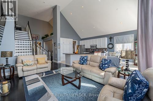 399 Lakeshore Road, Port Hope, ON - Indoor Photo Showing Living Room