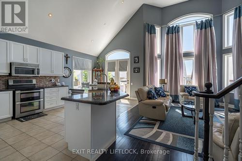 399 Lakeshore Road, Port Hope, ON - Indoor Photo Showing Kitchen With Upgraded Kitchen