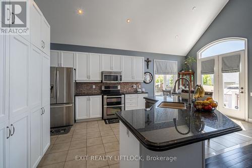 399 Lakeshore Road, Port Hope, ON - Indoor Photo Showing Kitchen With Upgraded Kitchen