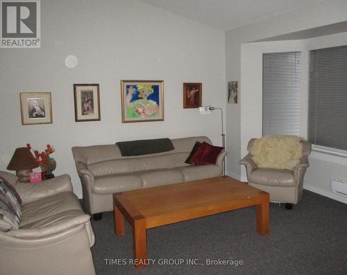 52 - 120 Finholm Street N, Parksville, BC - Indoor Photo Showing Living Room