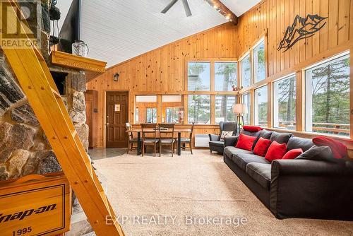 4 Stackwall Lane, Greater Madawaska, ON - Indoor Photo Showing Living Room