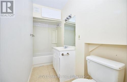 8 Pelham Road, St. Catharines (458 - Western Hill), ON - Indoor Photo Showing Bathroom