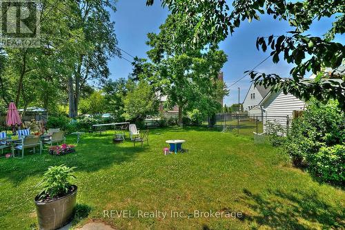 8 Pelham Road, St. Catharines (458 - Western Hill), ON - Outdoor