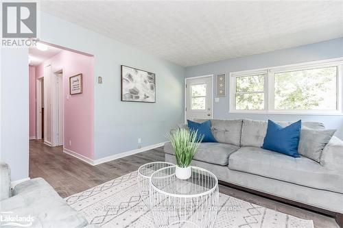 229 Bruce Road 23, Kincardine, ON - Indoor Photo Showing Living Room