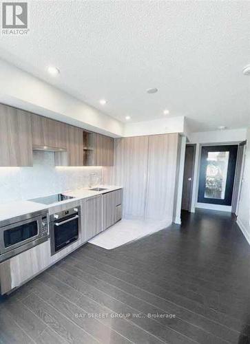 901 - 17 Bathurst Street, Toronto, ON - Indoor Photo Showing Kitchen