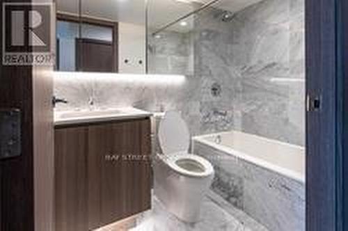 901 - 17 Bathurst Street, Toronto, ON - Indoor Photo Showing Bathroom