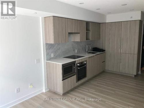 901 - 17 Bathurst Street, Toronto, ON - Indoor Photo Showing Kitchen