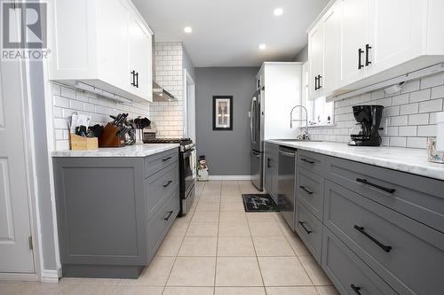 597 Pine St, Sault Ste. Marie, ON - Indoor Photo Showing Kitchen With Upgraded Kitchen