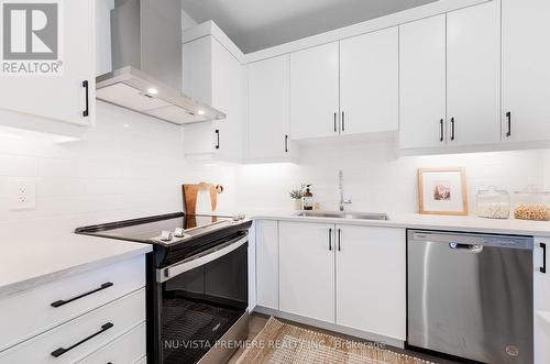 42 - 85 Tunks Lane, Middlesex Centre (Komoka), ON - Indoor Photo Showing Kitchen With Upgraded Kitchen