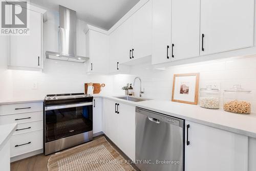 42 - 85 Tunks Lane, Middlesex Centre (Komoka), ON - Indoor Photo Showing Kitchen With Upgraded Kitchen