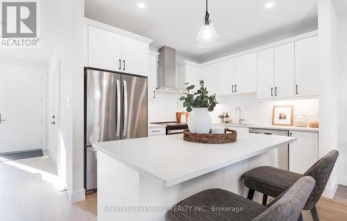 42 - 85 Tunks Lane, Middlesex Centre (Komoka), ON - Indoor Photo Showing Kitchen With Upgraded Kitchen