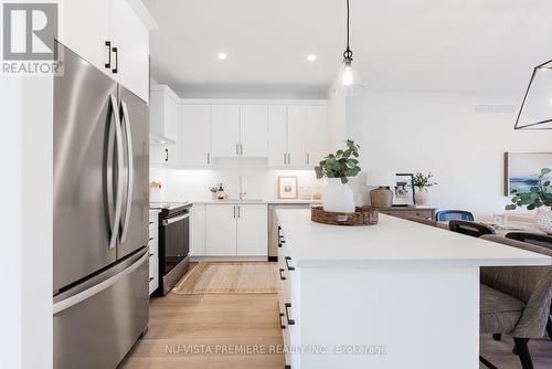 42 - 85 Tunks Lane, Middlesex Centre (Komoka), ON - Indoor Photo Showing Kitchen With Upgraded Kitchen