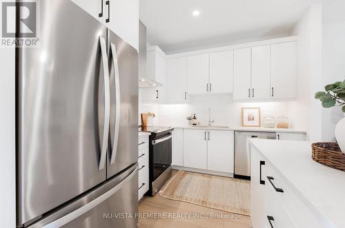 42 - 85 Tunks Lane, Middlesex Centre (Komoka), ON - Indoor Photo Showing Kitchen With Upgraded Kitchen