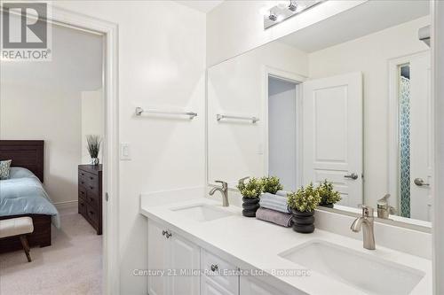 3083 Streamwood Passage, Oakville, ON - Indoor Photo Showing Bathroom