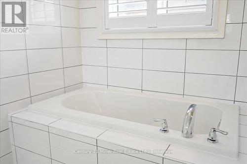 3083 Streamwood Passage, Oakville, ON - Indoor Photo Showing Bathroom