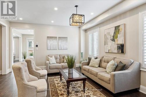 3083 Streamwood Passage, Oakville, ON - Indoor Photo Showing Living Room