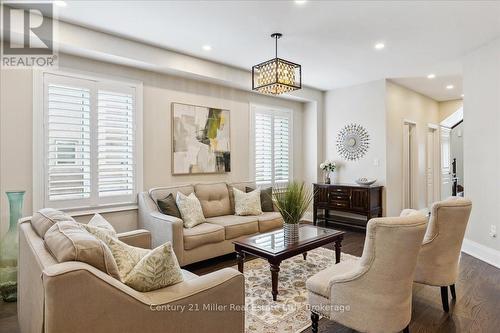 3083 Streamwood Passage, Oakville, ON - Indoor Photo Showing Living Room