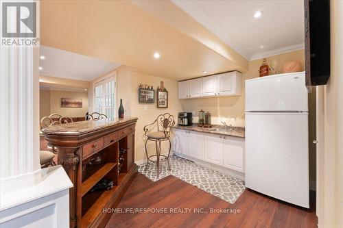 17 Mcnutt Street, Brampton, ON - Indoor Photo Showing Kitchen