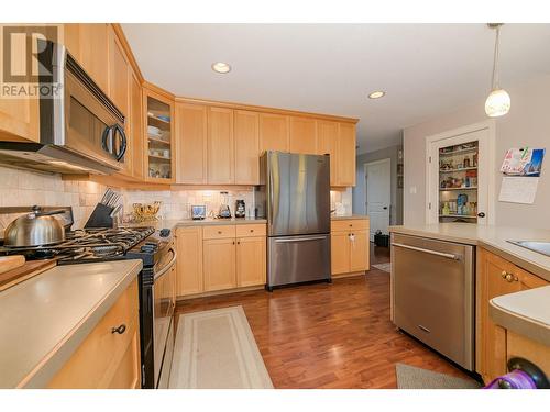 110 Red Rock Crescent, Enderby, BC - Indoor Photo Showing Kitchen