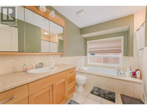 110 Red Rock Crescent, Enderby, BC - Indoor Photo Showing Bathroom