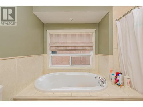 110 Red Rock Crescent, Enderby, BC - Indoor Photo Showing Bathroom