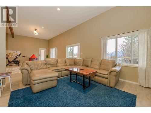 110 Red Rock Crescent, Enderby, BC - Indoor Photo Showing Living Room