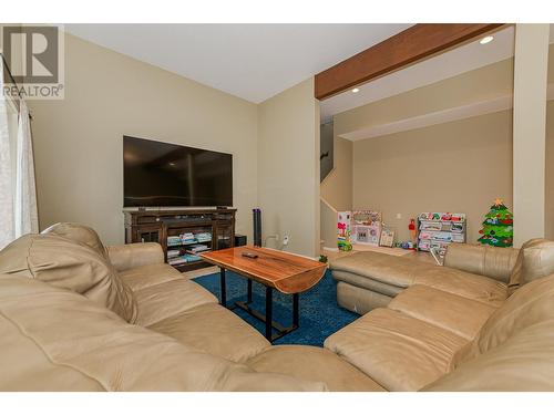 110 Red Rock Crescent, Enderby, BC - Indoor Photo Showing Living Room