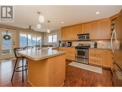 110 Red Rock Crescent, Enderby, BC - Indoor Photo Showing Kitchen