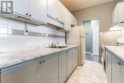 55 Willow Street, Brant, ON - Indoor Photo Showing Kitchen