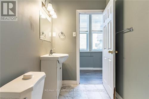 55 Willow Street, Brant, ON - Indoor Photo Showing Bathroom