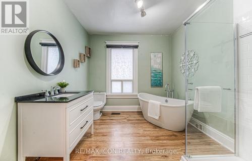 19 Paisley Heights, Cambridge, ON - Indoor Photo Showing Bathroom