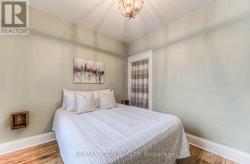 19 Paisley Heights, Cambridge, ON - Indoor Photo Showing Bedroom