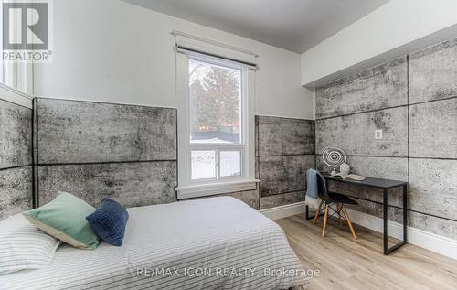 19 Paisley Heights, Cambridge, ON - Indoor Photo Showing Bedroom