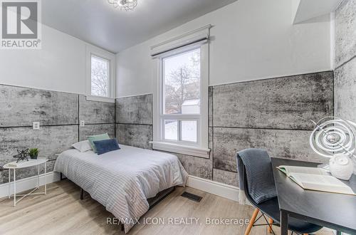 19 Paisley Heights, Cambridge, ON - Indoor Photo Showing Bedroom