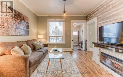 19 Paisley Heights, Cambridge, ON - Indoor Photo Showing Living Room With Fireplace